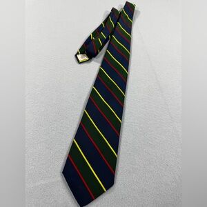 Classic Brooks Brothers Repp Striped Necktie crafted in the UK.